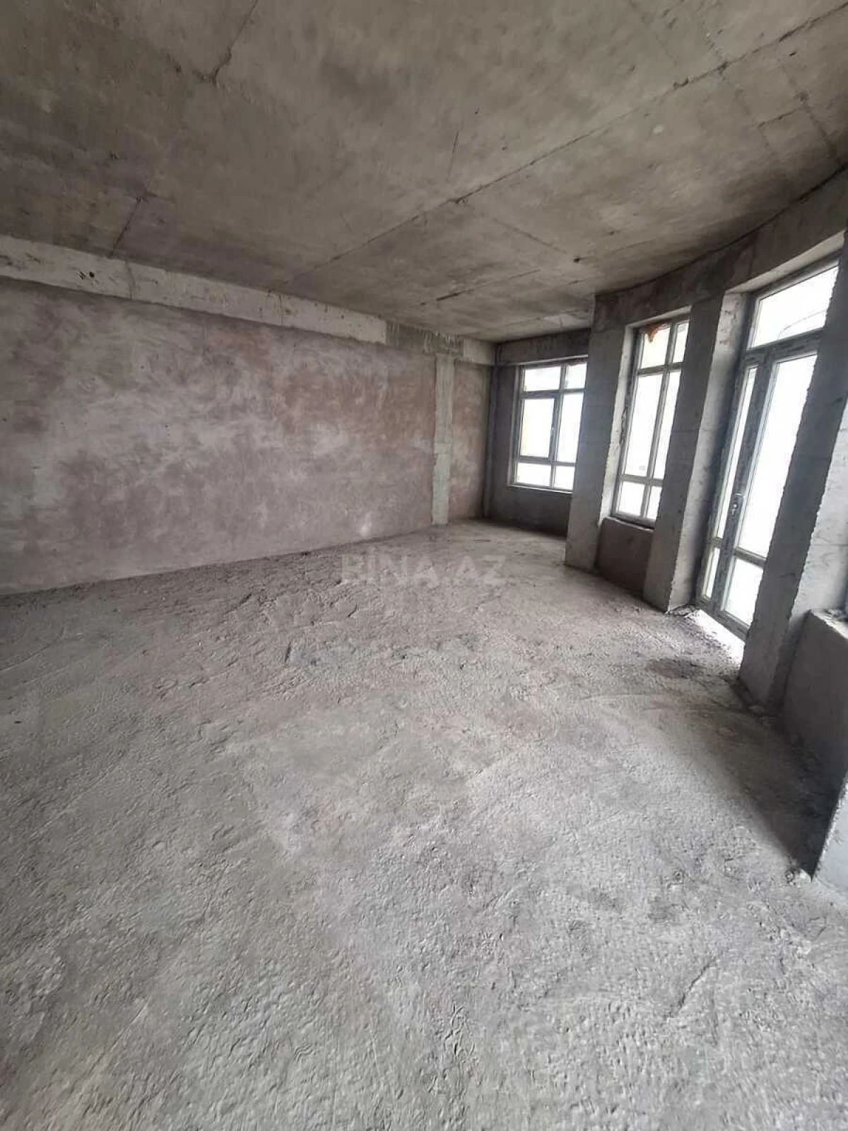 Satılır 3 otaqlı mənzil 158 m²