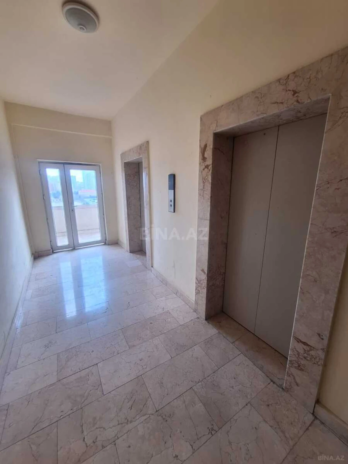 Satılır 3 otaqlı mənzil 158 m²