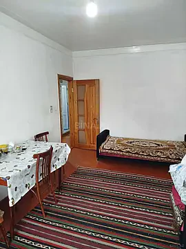 Satılır 5 otaqlı mənzil 120 m²