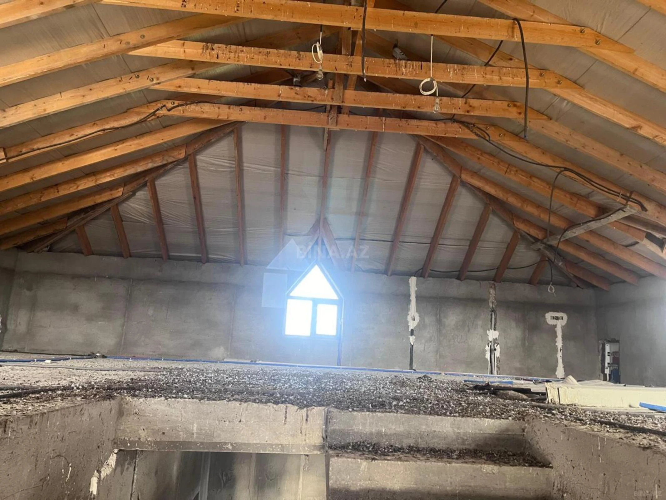 Satılır 6 otaqlı həyət evi 343 m²