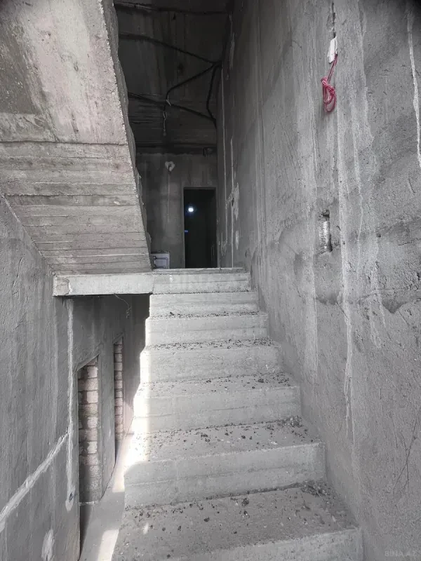 Satılır 6 otaqlı həyət evi 343 m²