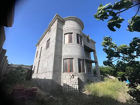 Satılır 6 otaqlı həyət evi 343 m²