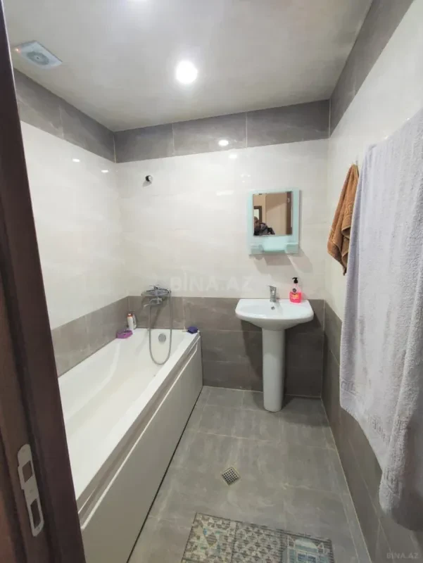 Satılır 4 otaqlı mənzil 120 m²