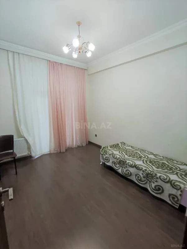 Satılır 4 otaqlı mənzil 120 m²