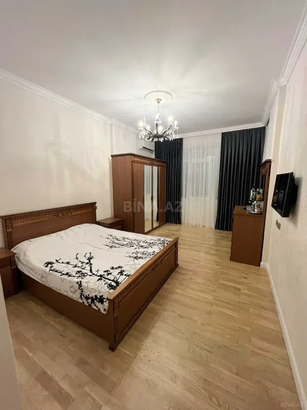 Satılır 2 otaqlı mənzil 174 m²