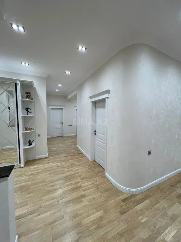 Satılır 2 otaqlı mənzil 174 m²