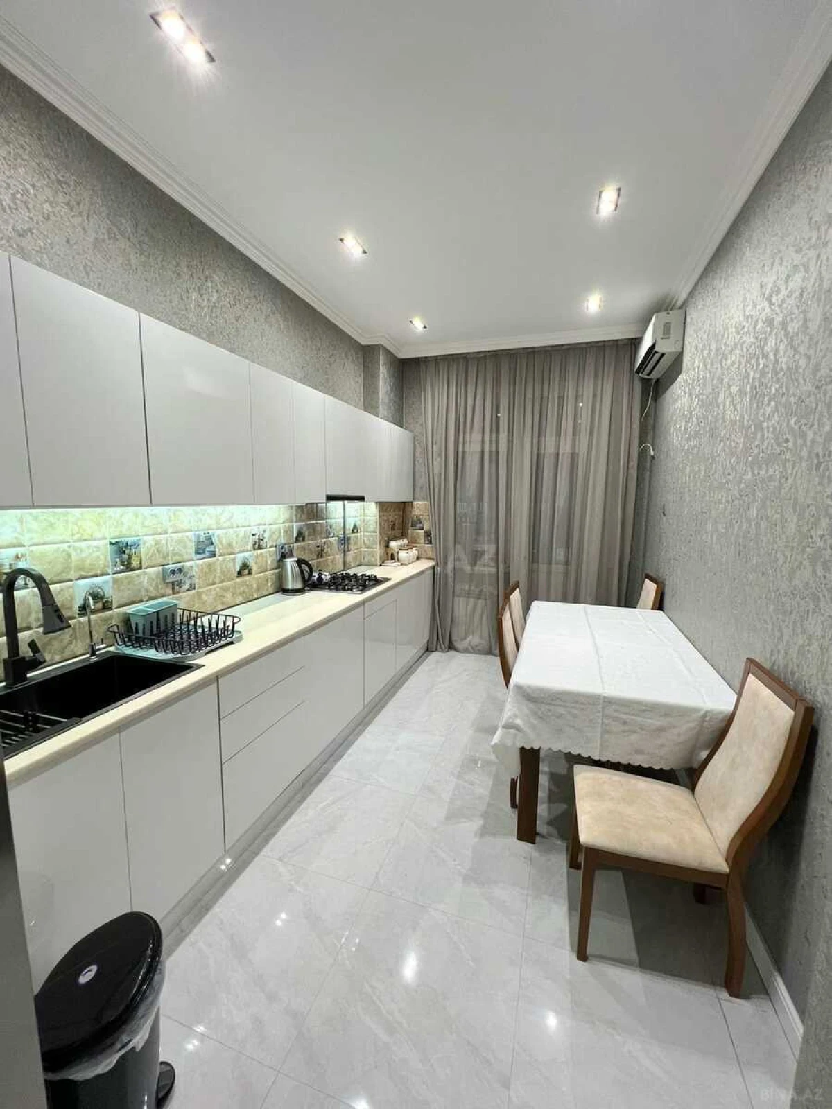 Satılır 2 otaqlı mənzil 174 m²