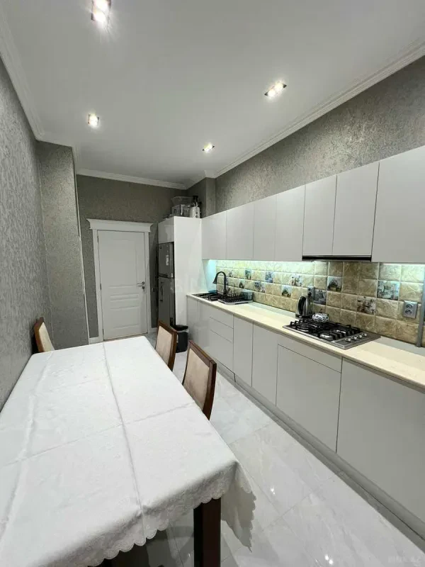 Satılır 2 otaqlı mənzil 174 m²