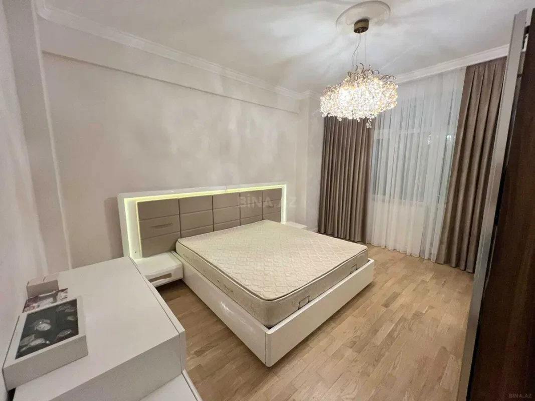 Satılır 2 otaqlı mənzil 174 m²