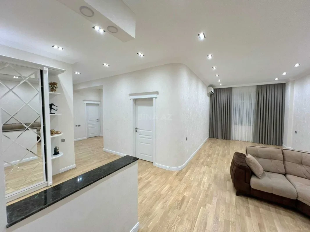 Satılır 2 otaqlı mənzil 174 m²