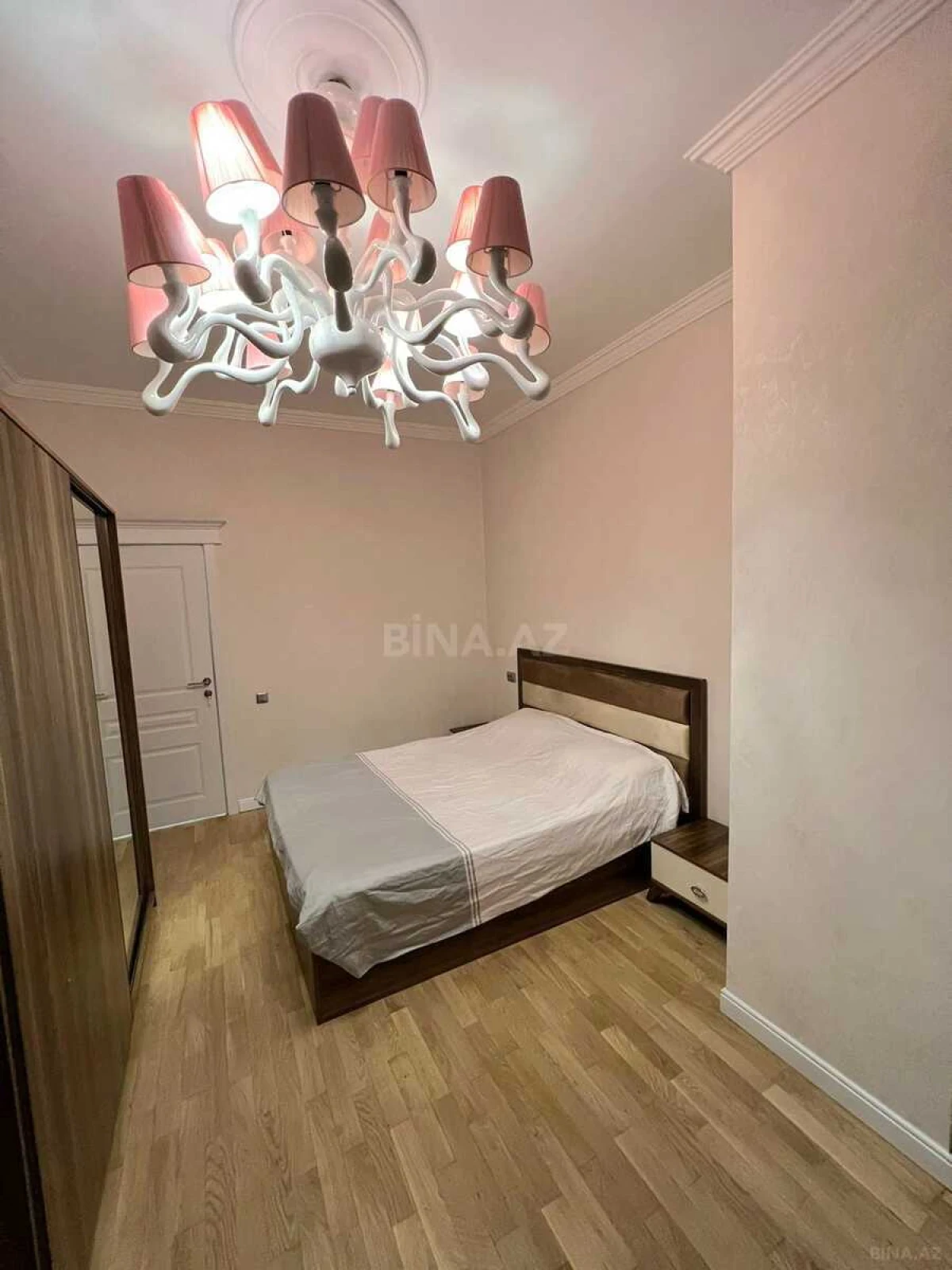 Satılır 2 otaqlı mənzil 174 m²