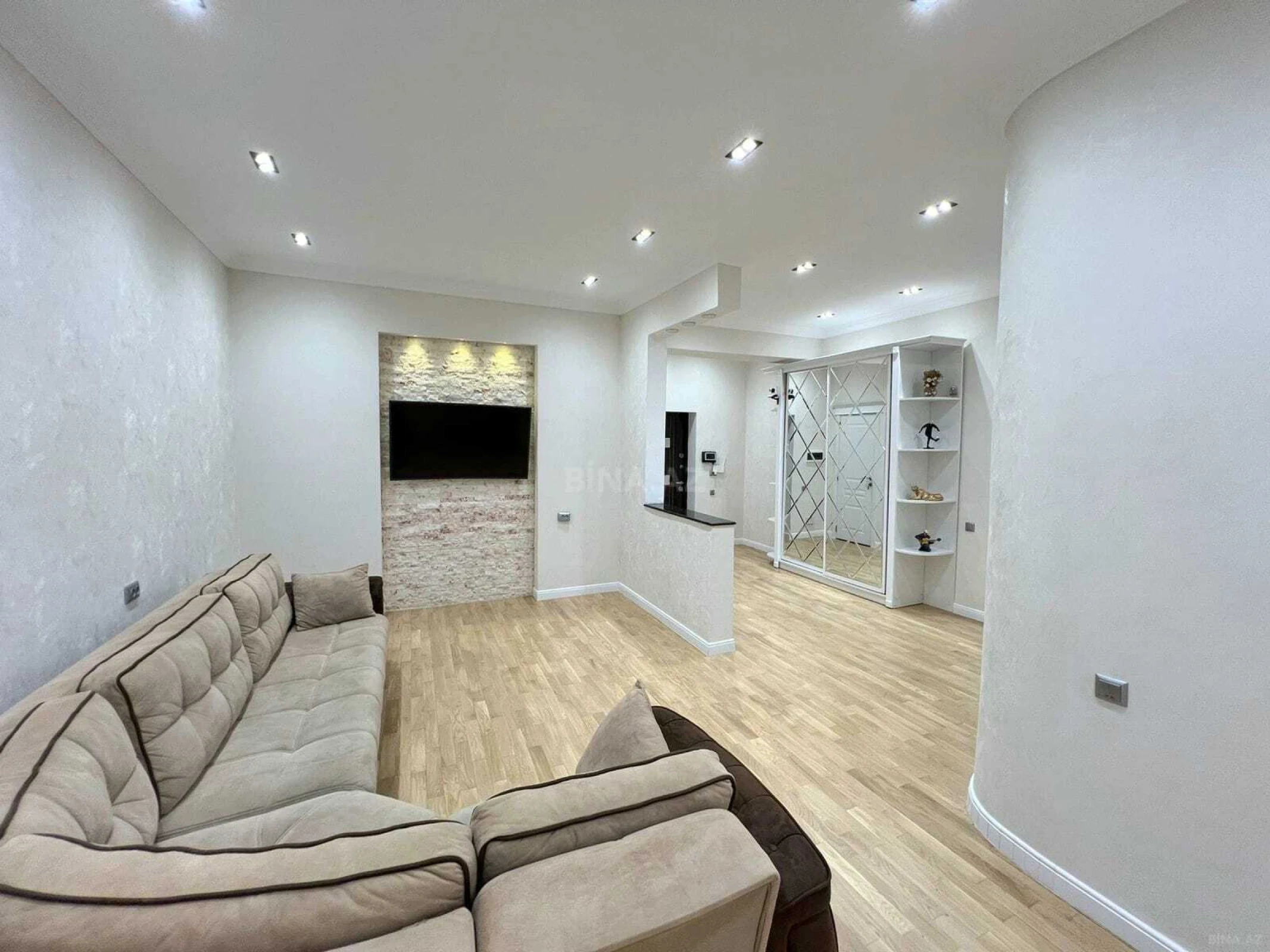 Satılır 2 otaqlı mənzil 174 m²