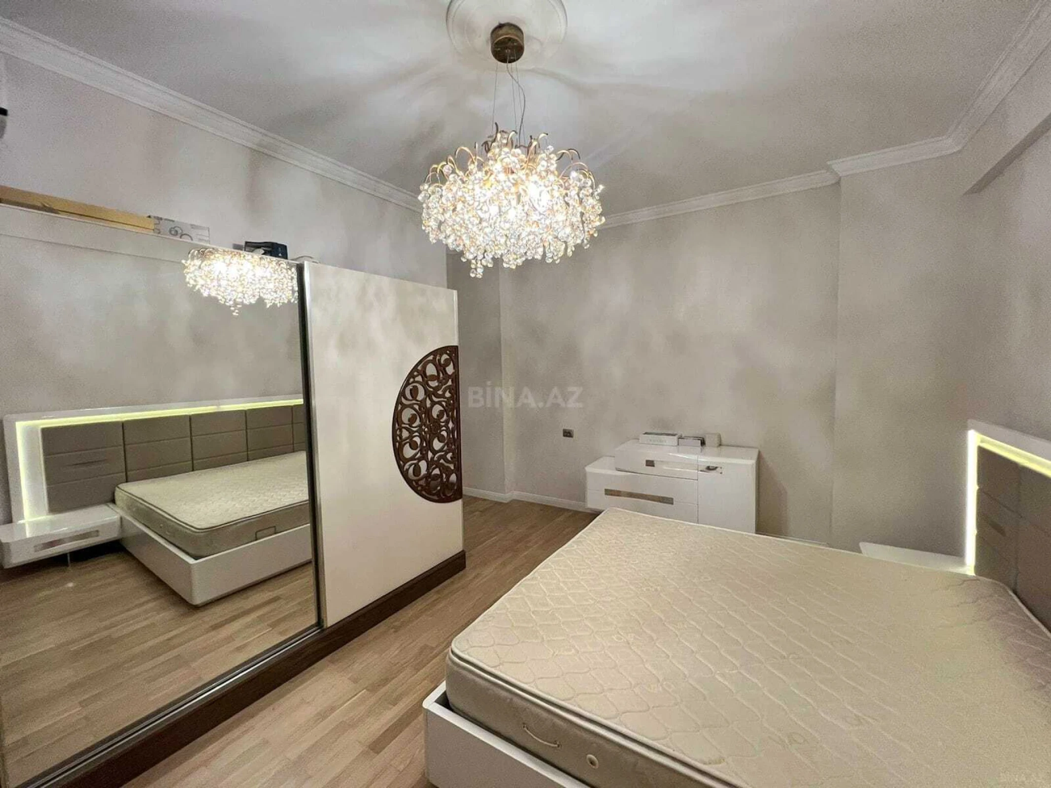 Satılır 2 otaqlı mənzil 174 m²