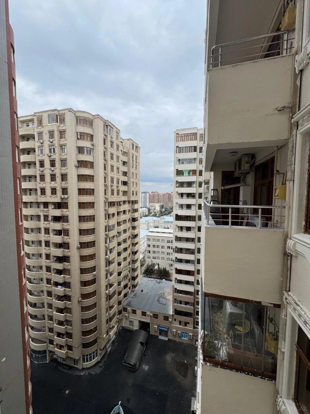 Satılır 3 otaqlı mənzil 96 m²