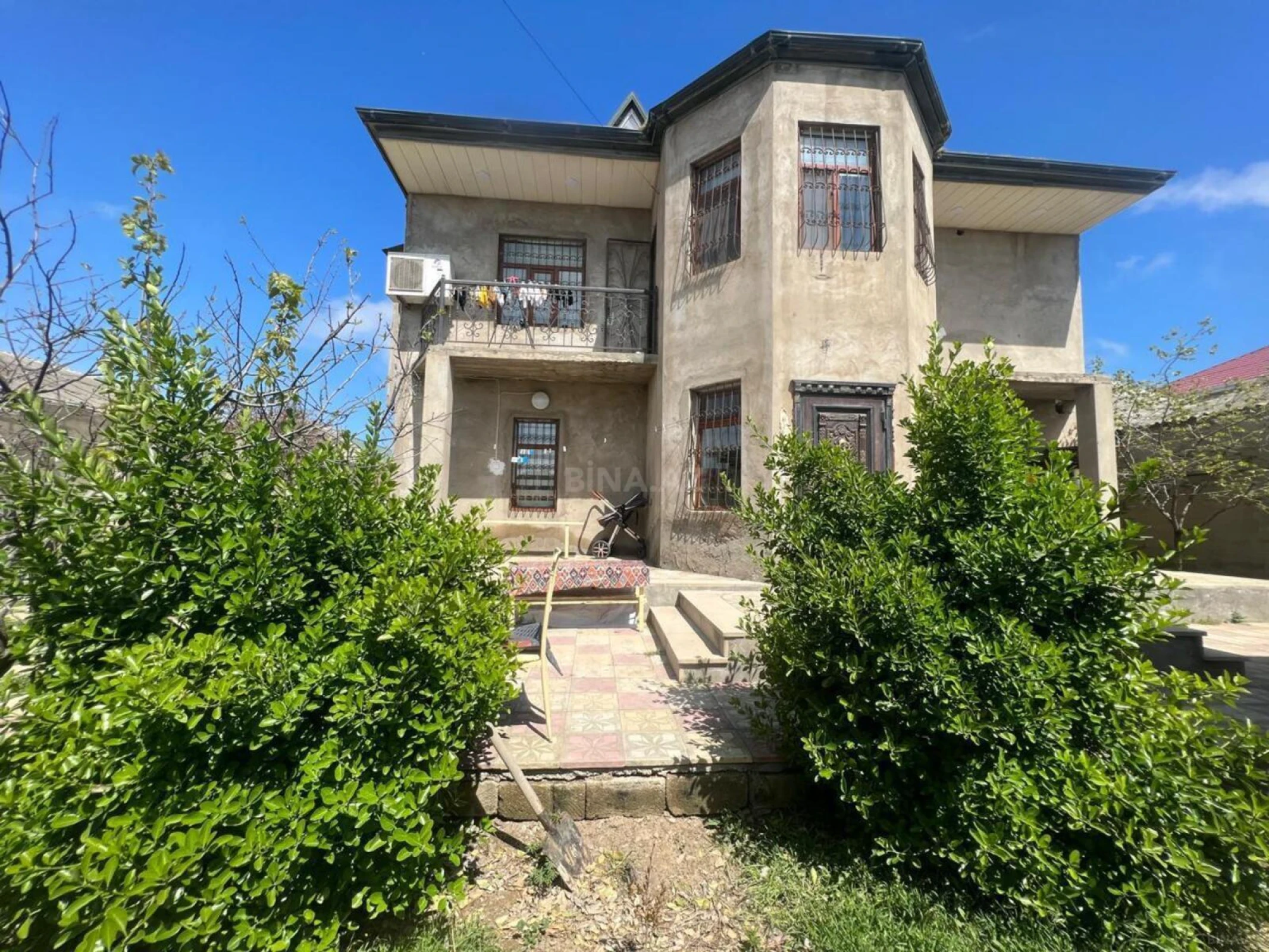 Satılır 6 otaqlı həyət evi 250 m²