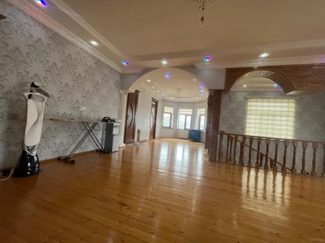 Satılır 6 otaqlı həyət evi 250 m²