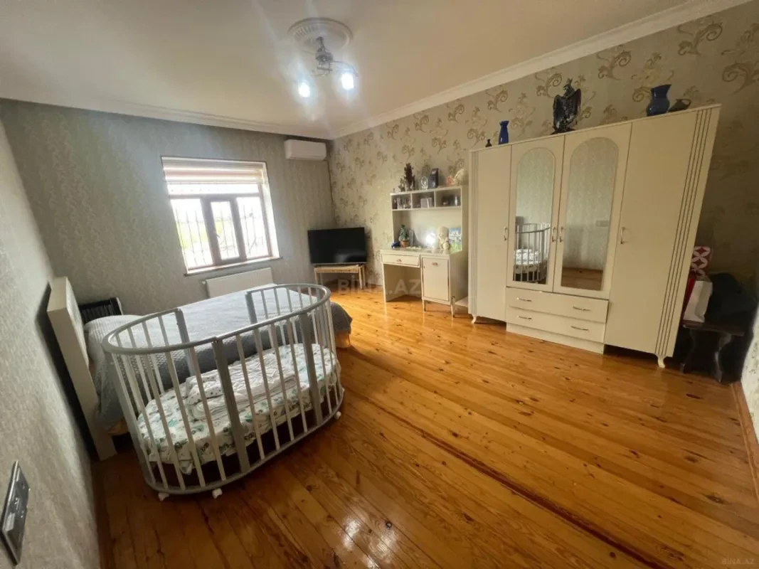Satılır 6 otaqlı həyət evi 250 m²