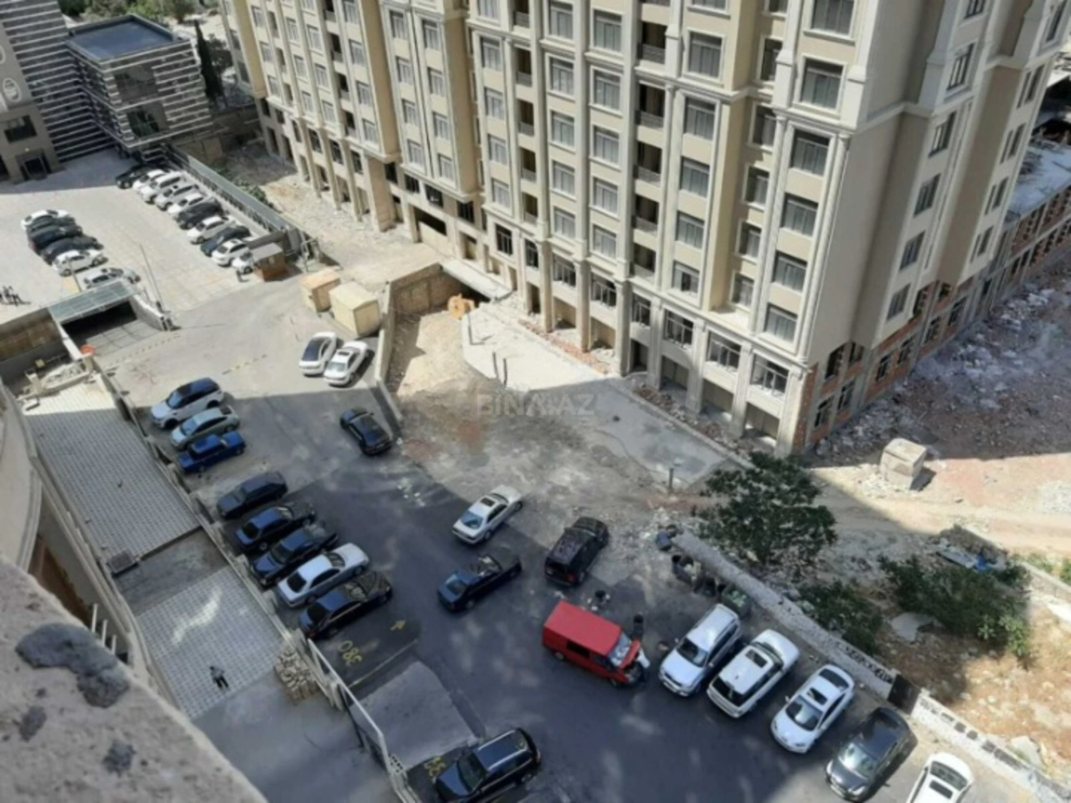 Satılır 3 otaqlı mənzil 156 m²