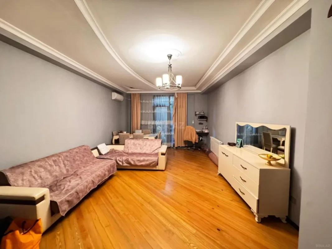 Satılır 5 otaqlı mənzil 125 m²