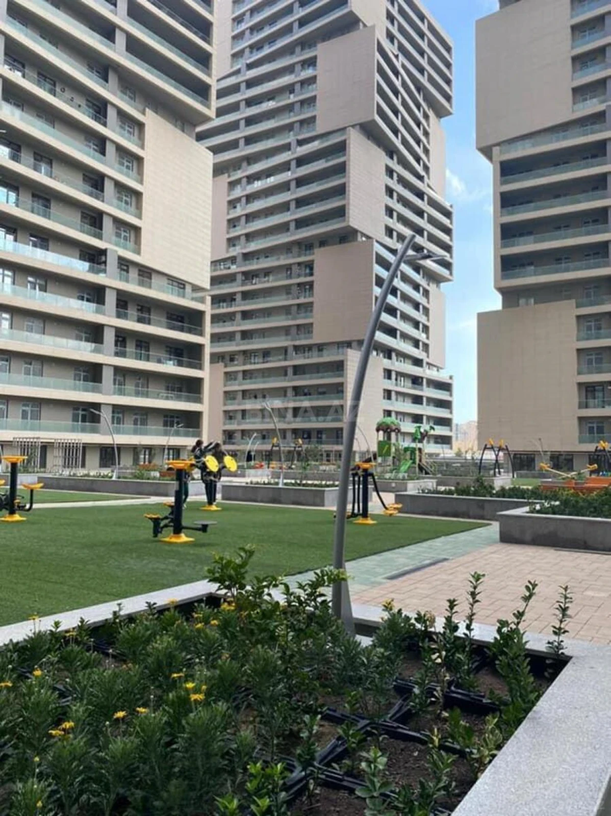 Kirayə verilir 4 otaqlı mənzil 180 m²