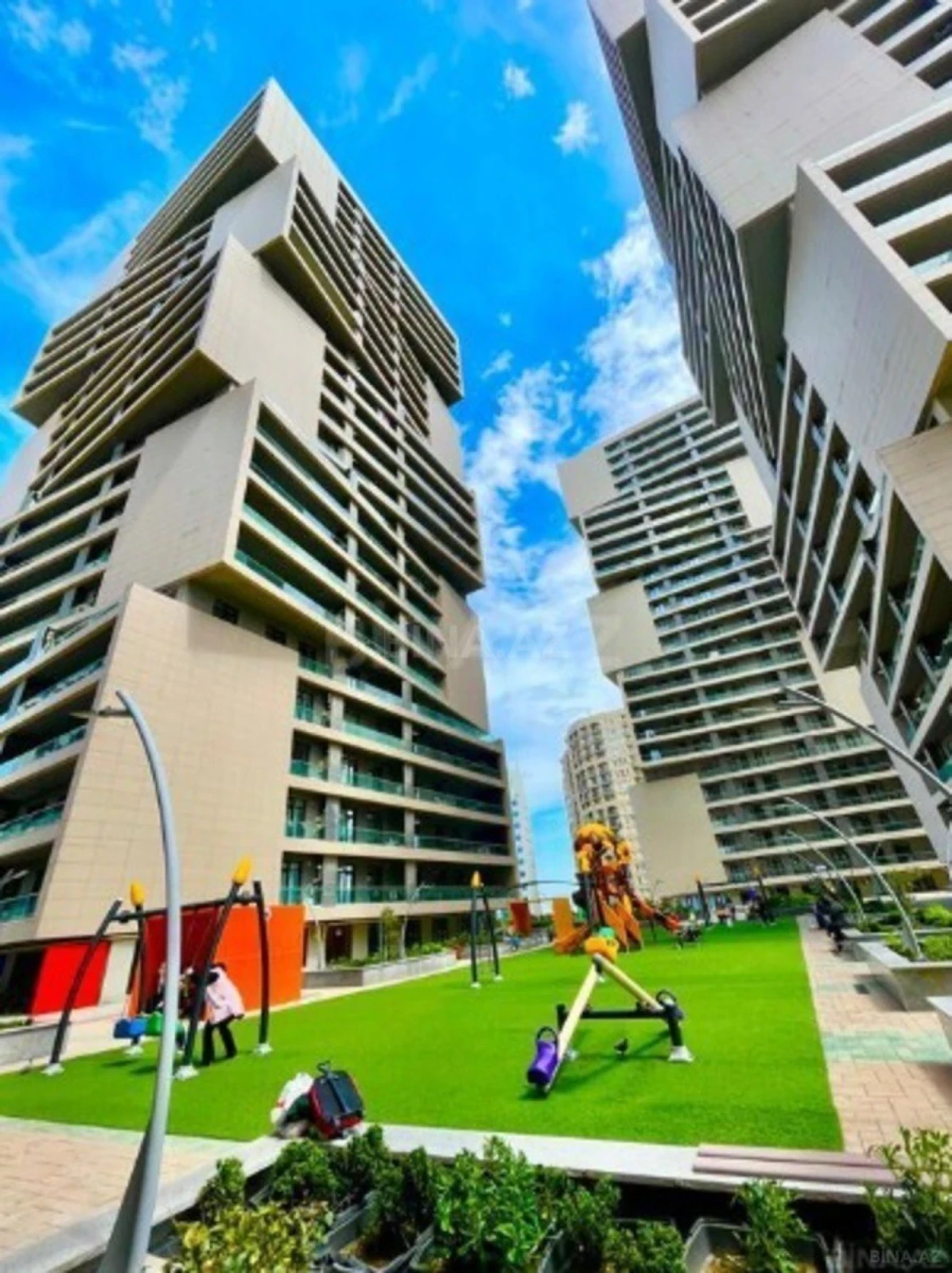 Kirayə verilir 4 otaqlı mənzil 180 m²