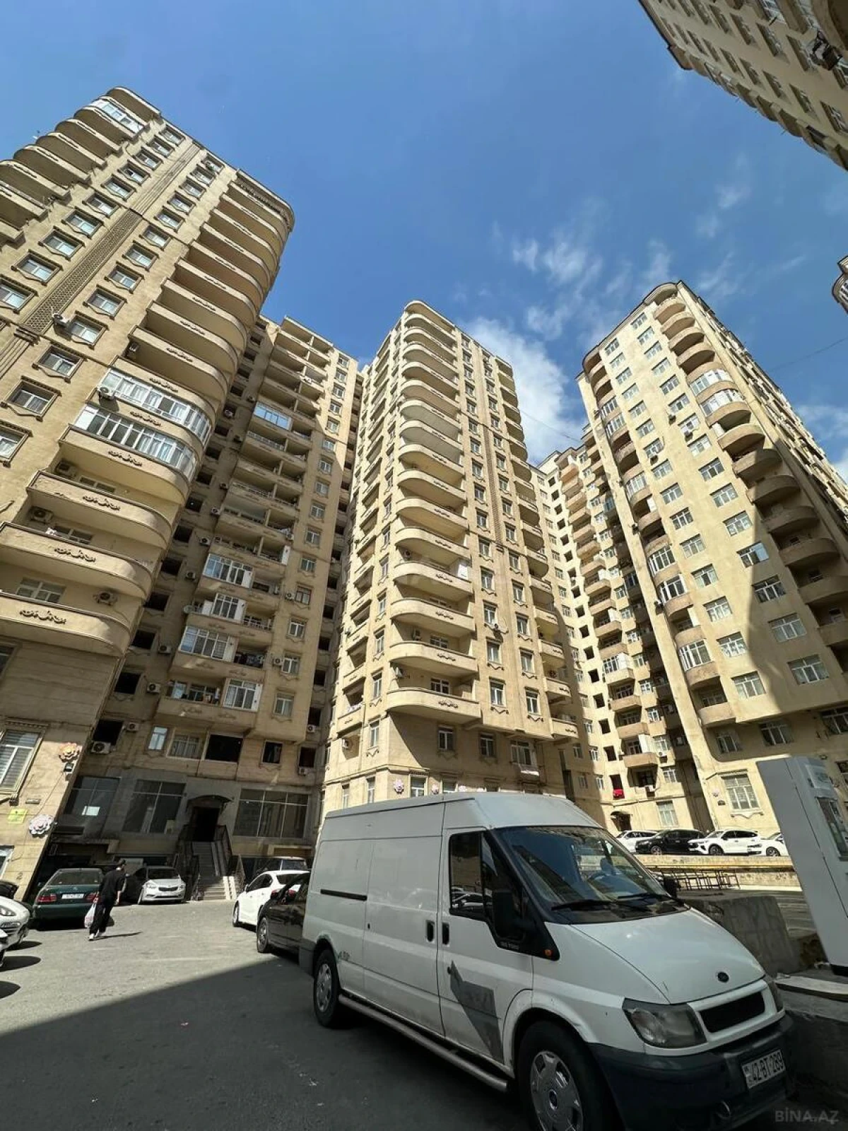 Satılır 2 otaqlı mənzil 71 m²