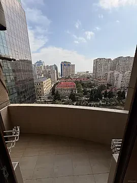 Satılır 3 otaqlı mənzil 137 m²