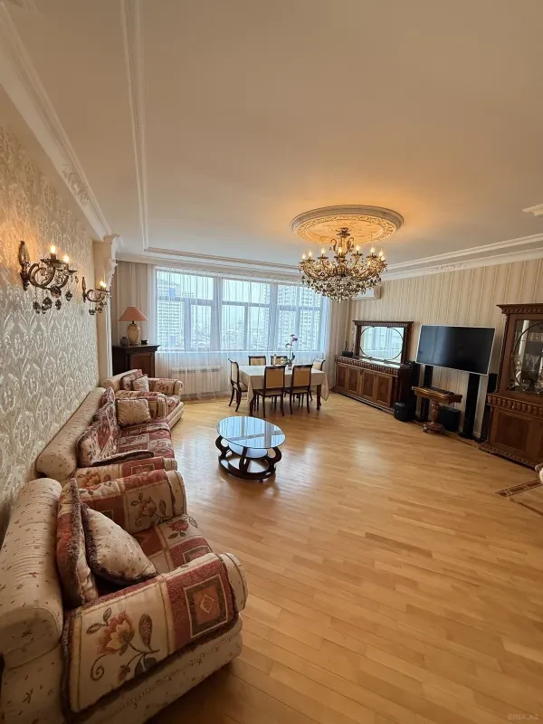 Satılır 3 otaqlı mənzil 137 m²
