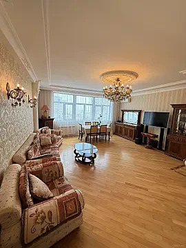 Satılır 3 otaqlı mənzil 137 m²