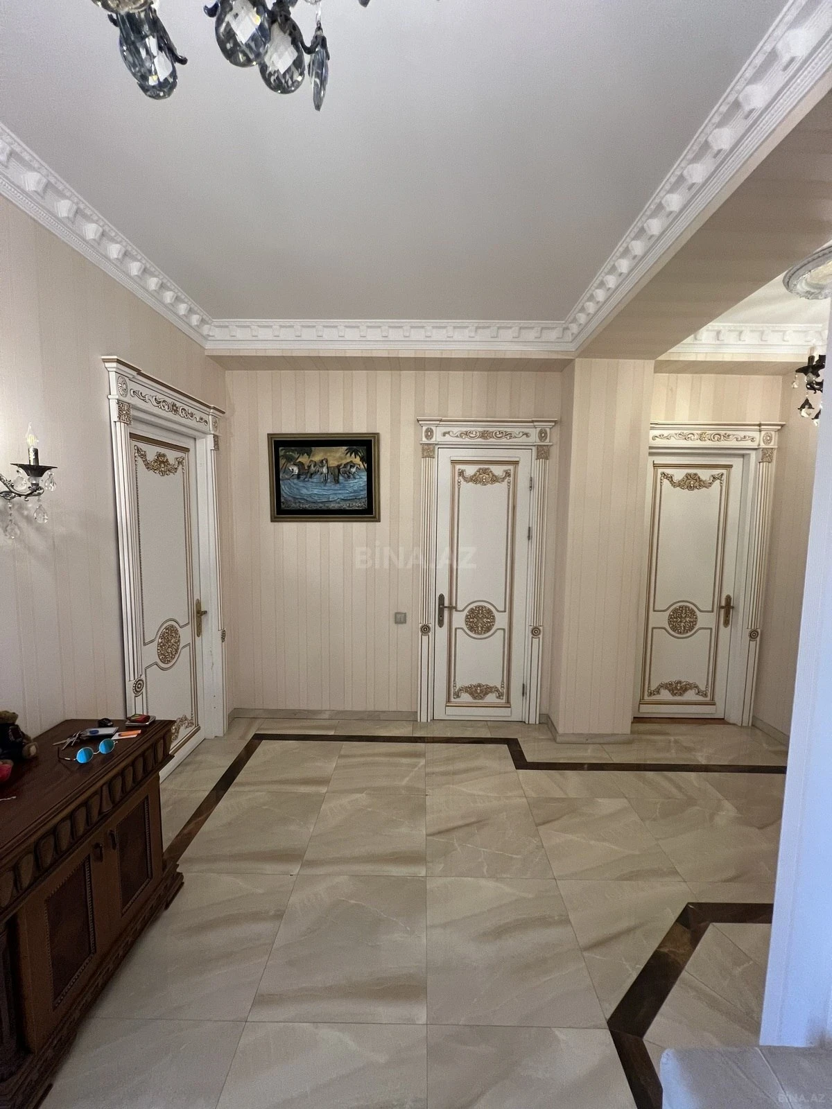 Satılır 3 otaqlı mənzil 137 m²