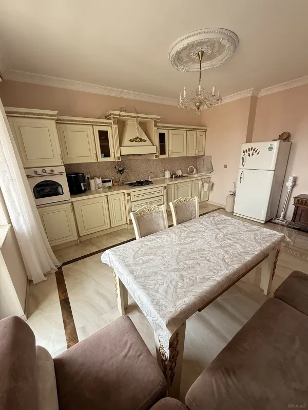 Satılır 3 otaqlı mənzil 137 m²