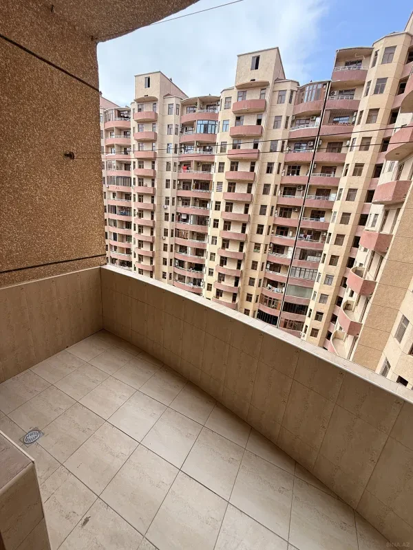 Satılır 3 otaqlı mənzil 137 m²
