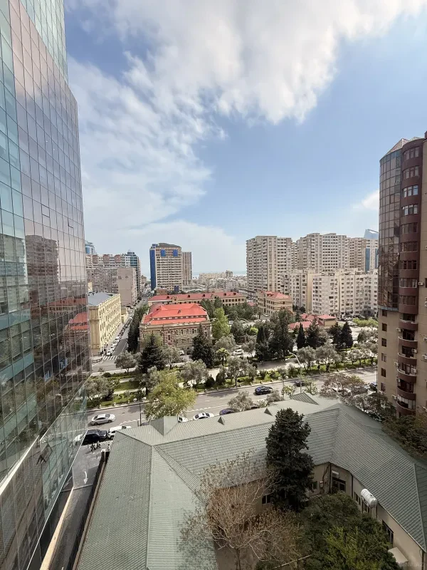 Satılır 3 otaqlı mənzil 137 m²