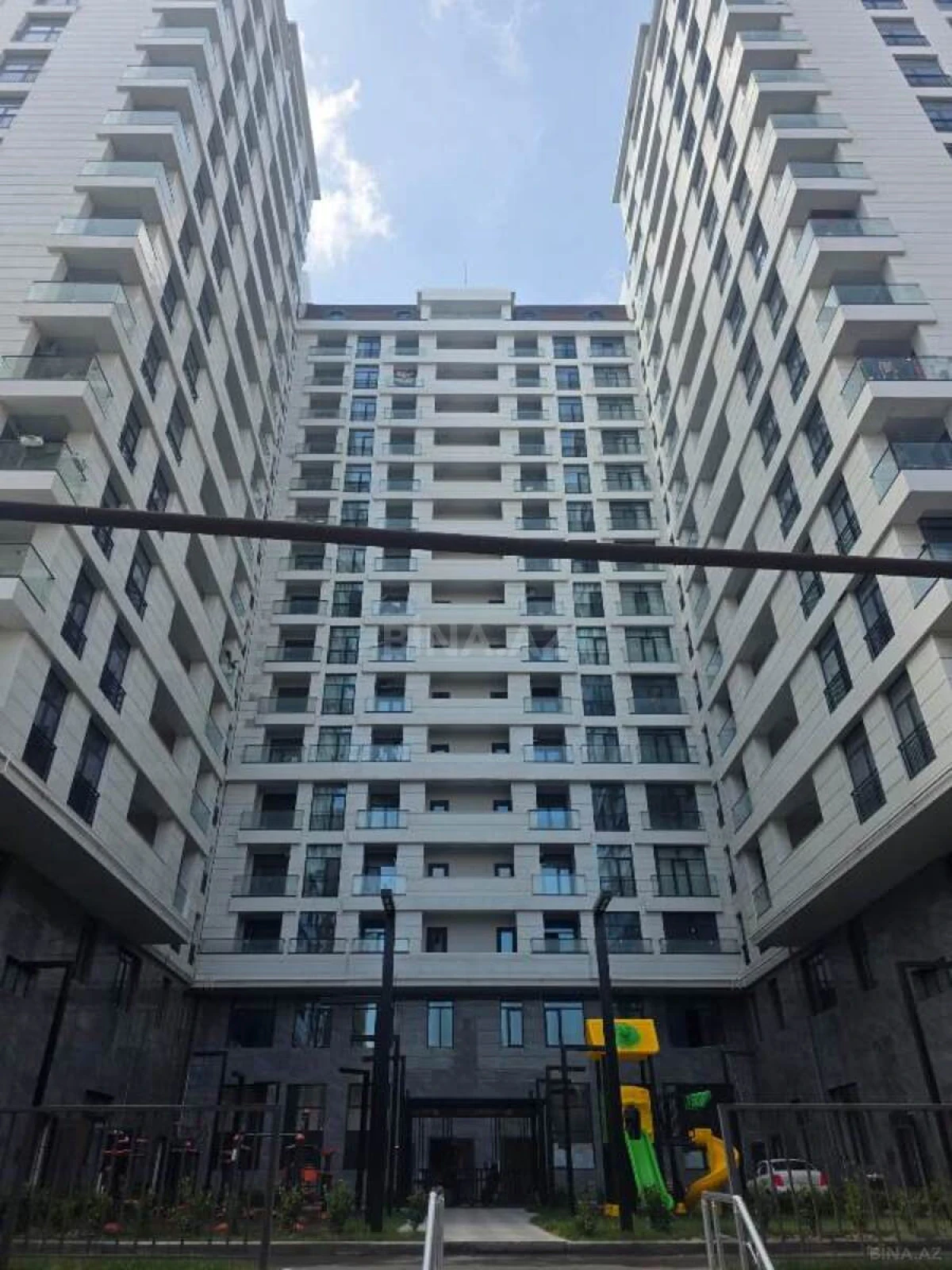 Satılır 2 otaqlı mənzil 95 m²