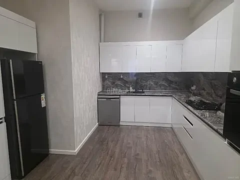 Satılır 2 otaqlı mənzil 95 m²