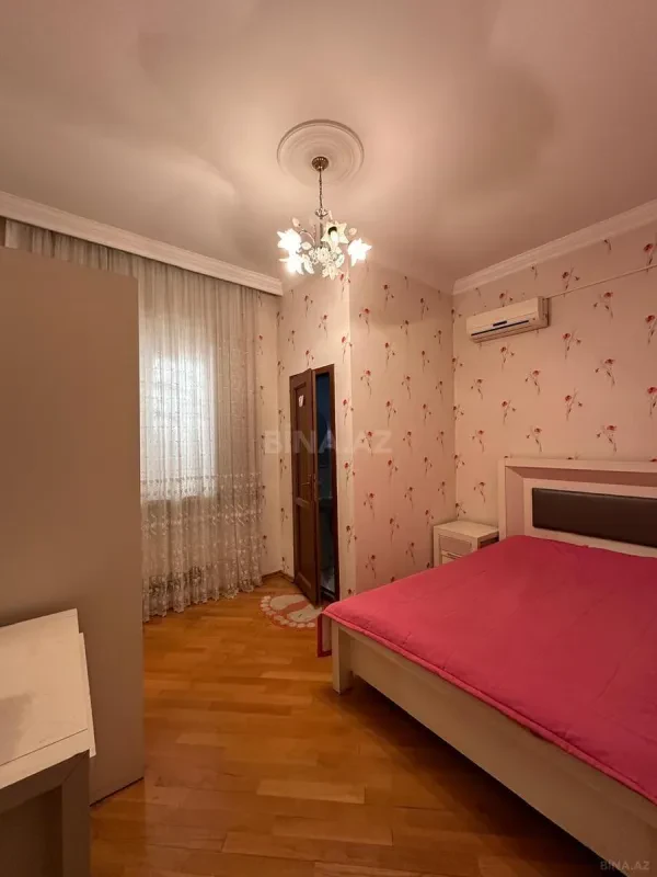 Kirayə verilir 8 otaqlı həyət evi 305 m²