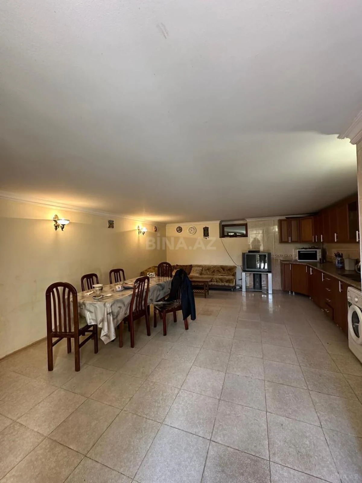 Kirayə verilir 8 otaqlı həyət evi 305 m²
