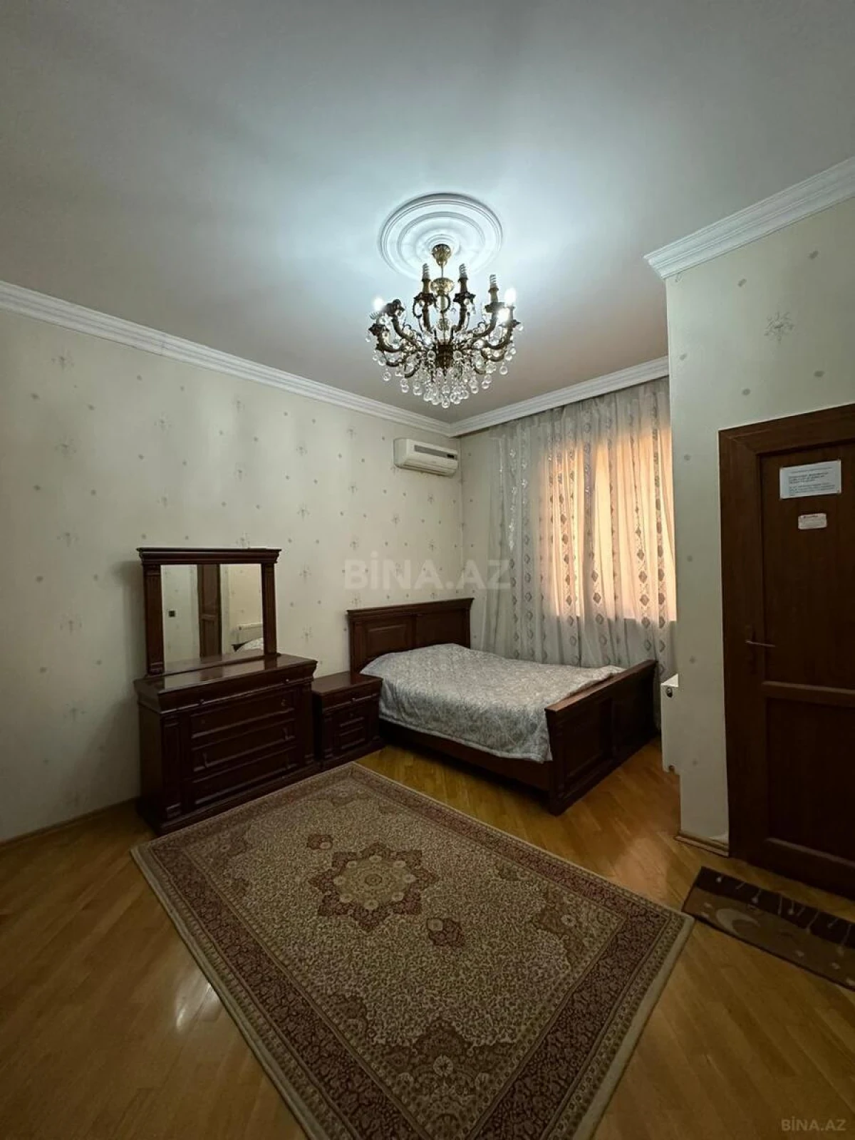 Kirayə verilir 8 otaqlı həyət evi 305 m²
