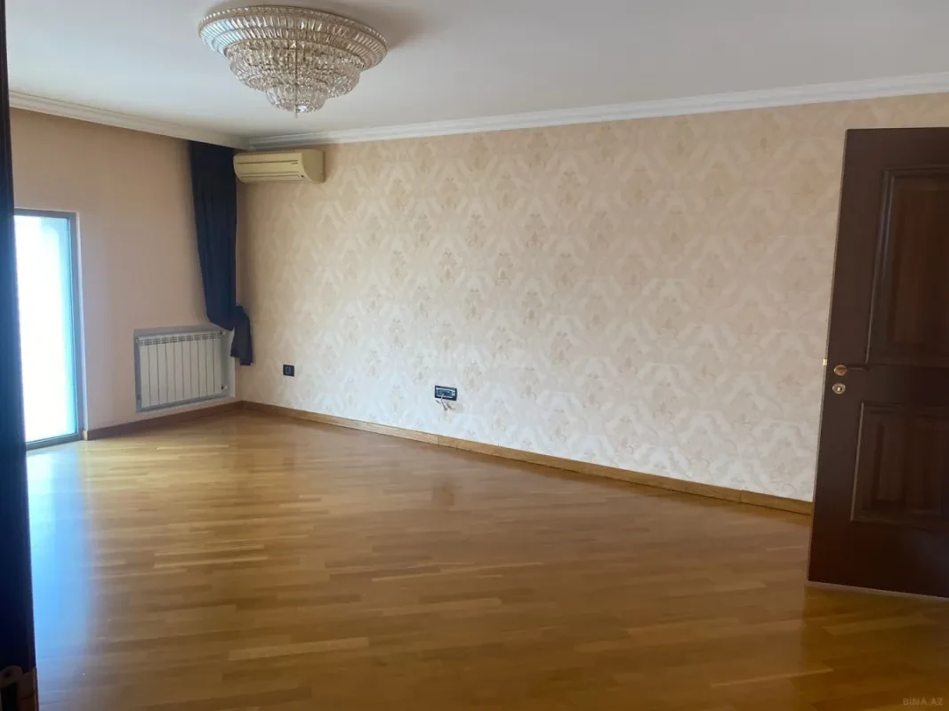 Satılır 5 otaqlı mənzil 292 m²