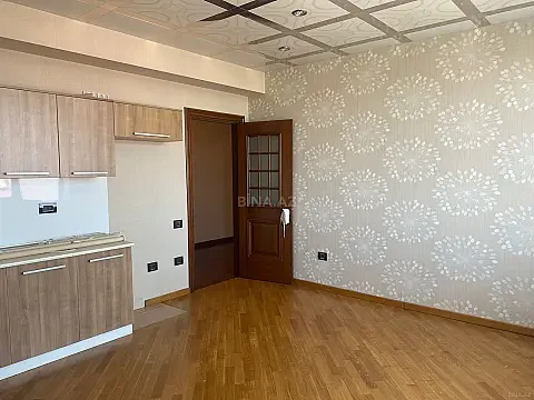 Satılır 5 otaqlı mənzil 292 m²
