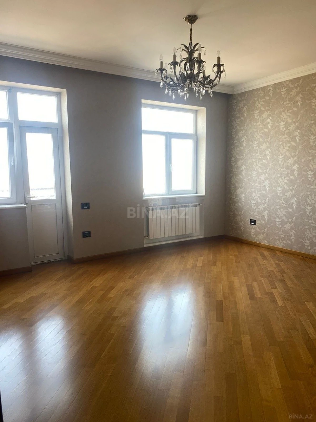 Satılır 5 otaqlı mənzil 292 m²