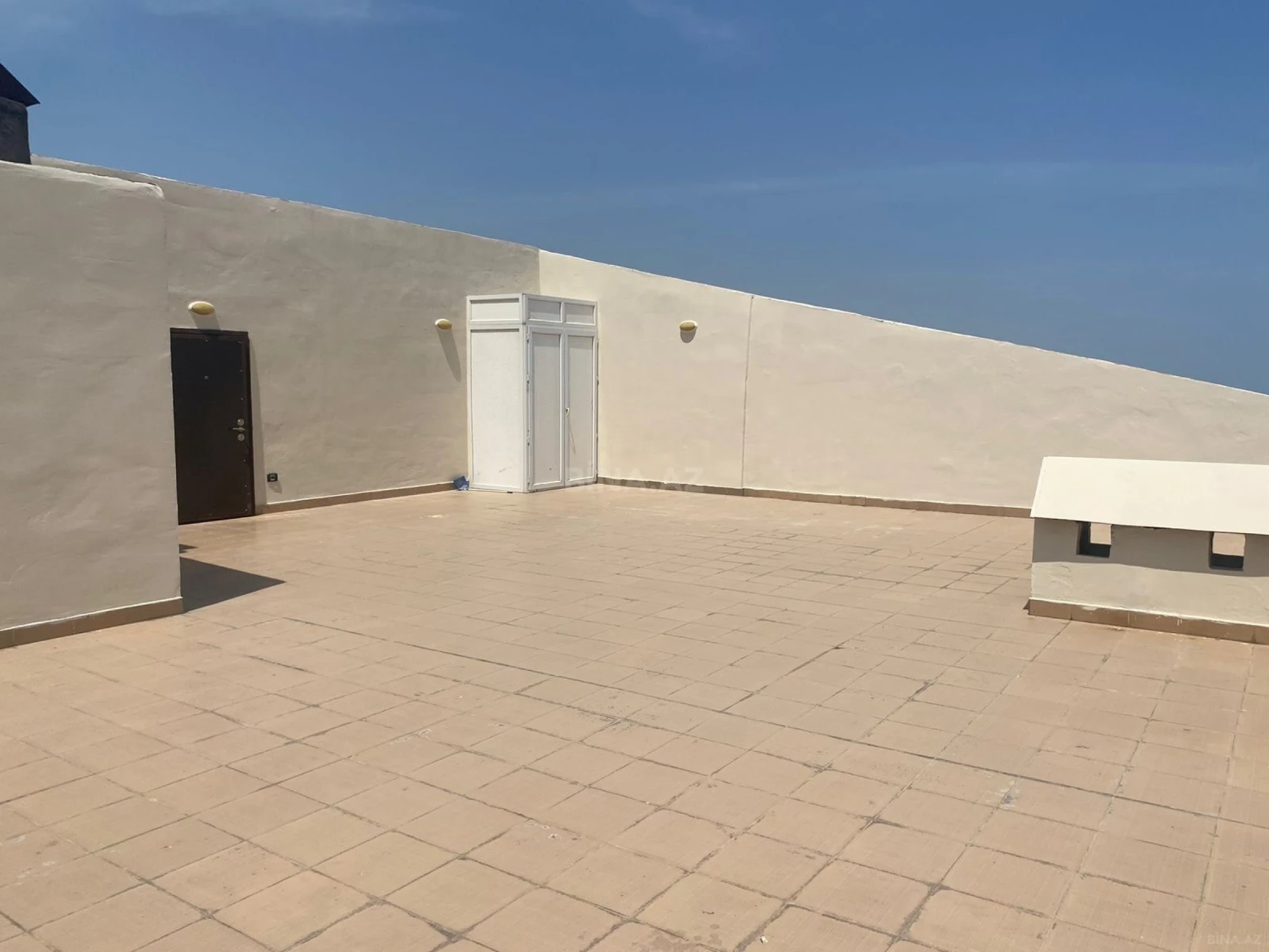 Satılır 5 otaqlı mənzil 292 m²