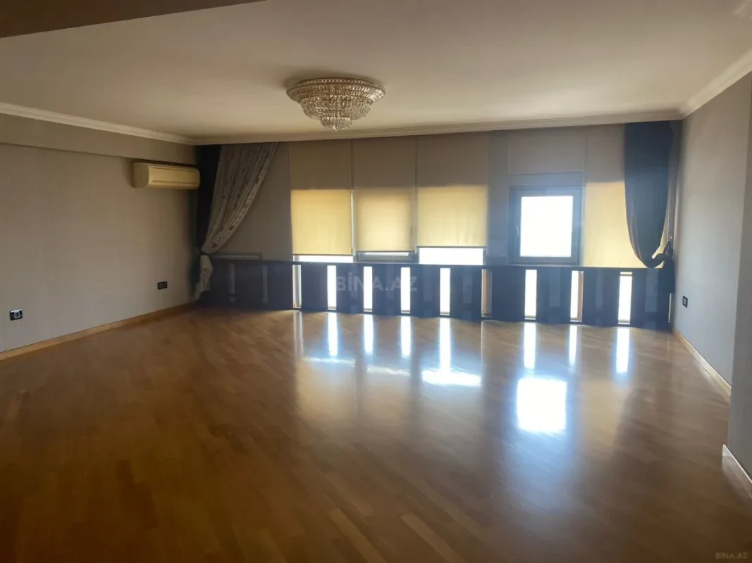 Satılır 5 otaqlı mənzil 292 m²