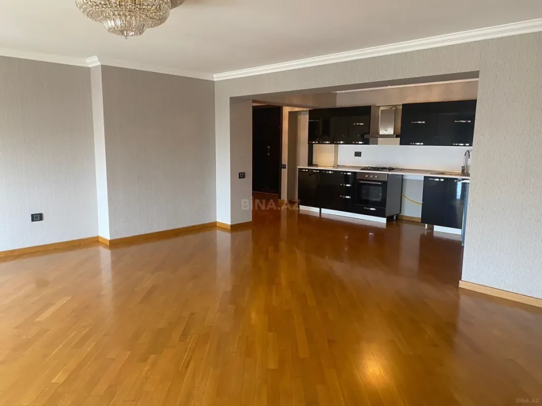 Satılır 5 otaqlı mənzil 292 m²