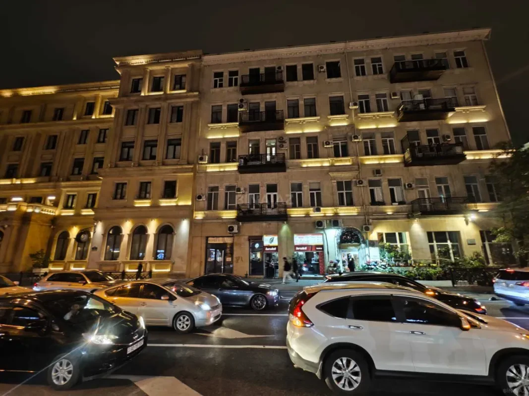 Satılır 2 otaqlı mənzil 68 m²