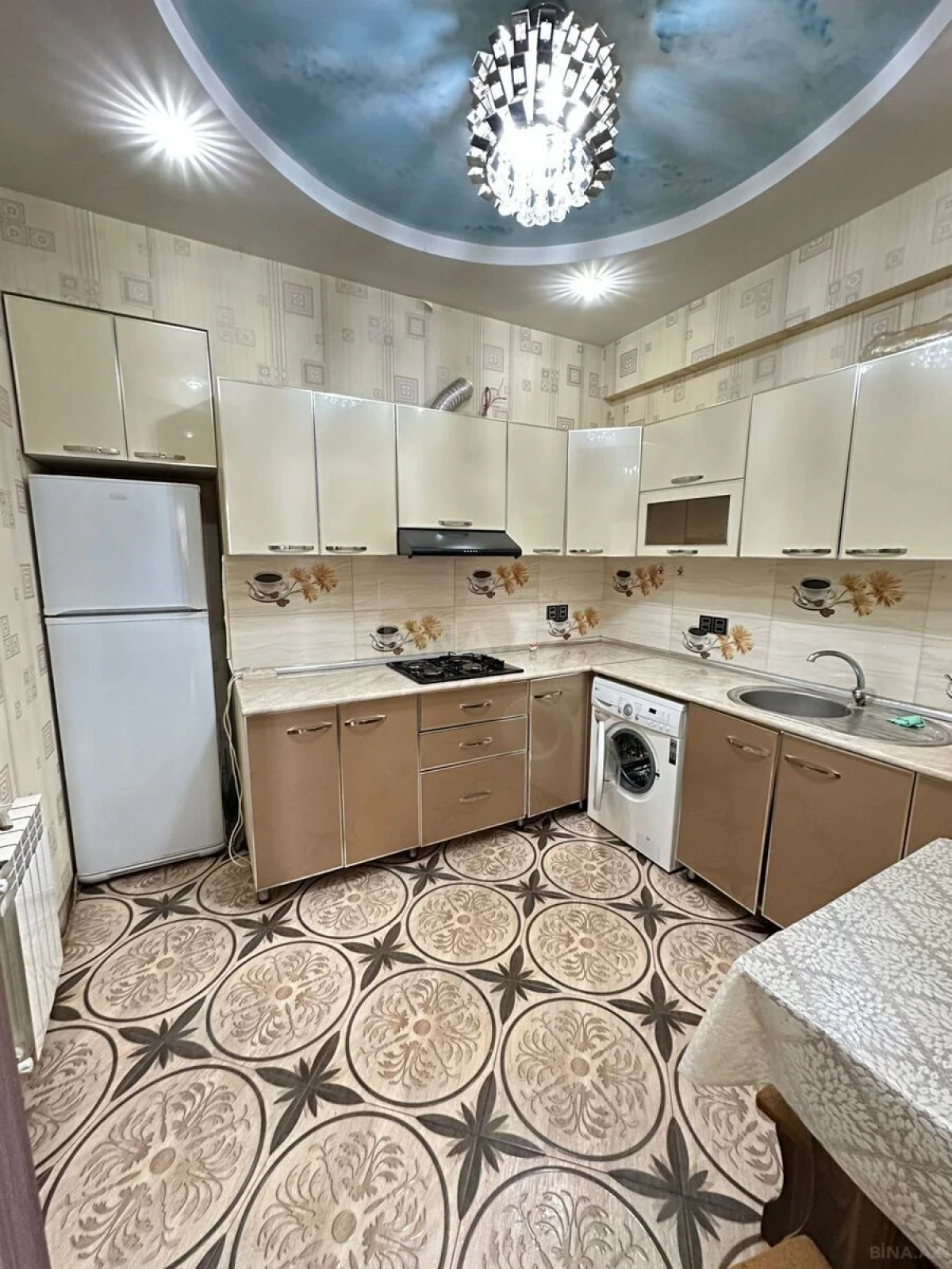 Kirayə verilir 2 otaqlı mənzil 75 m²
