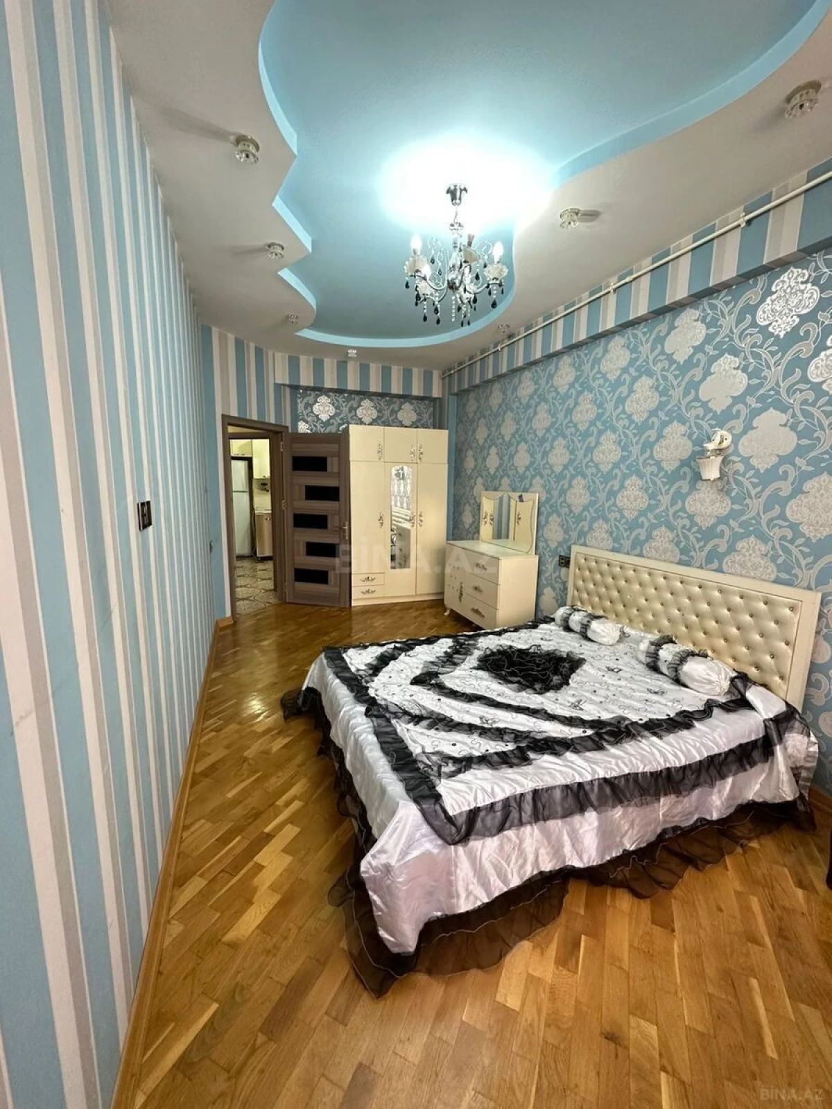 Kirayə verilir 2 otaqlı mənzil 75 m²