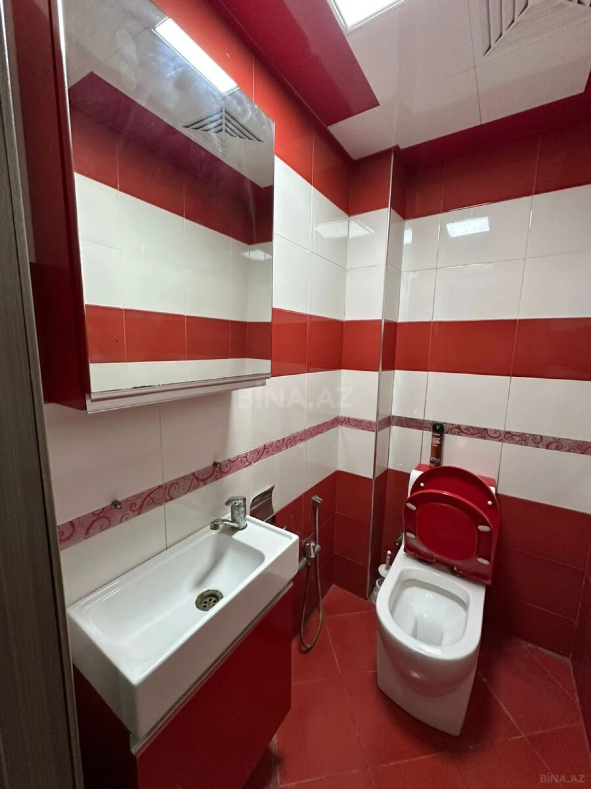 Kirayə verilir 2 otaqlı mənzil 75 m²