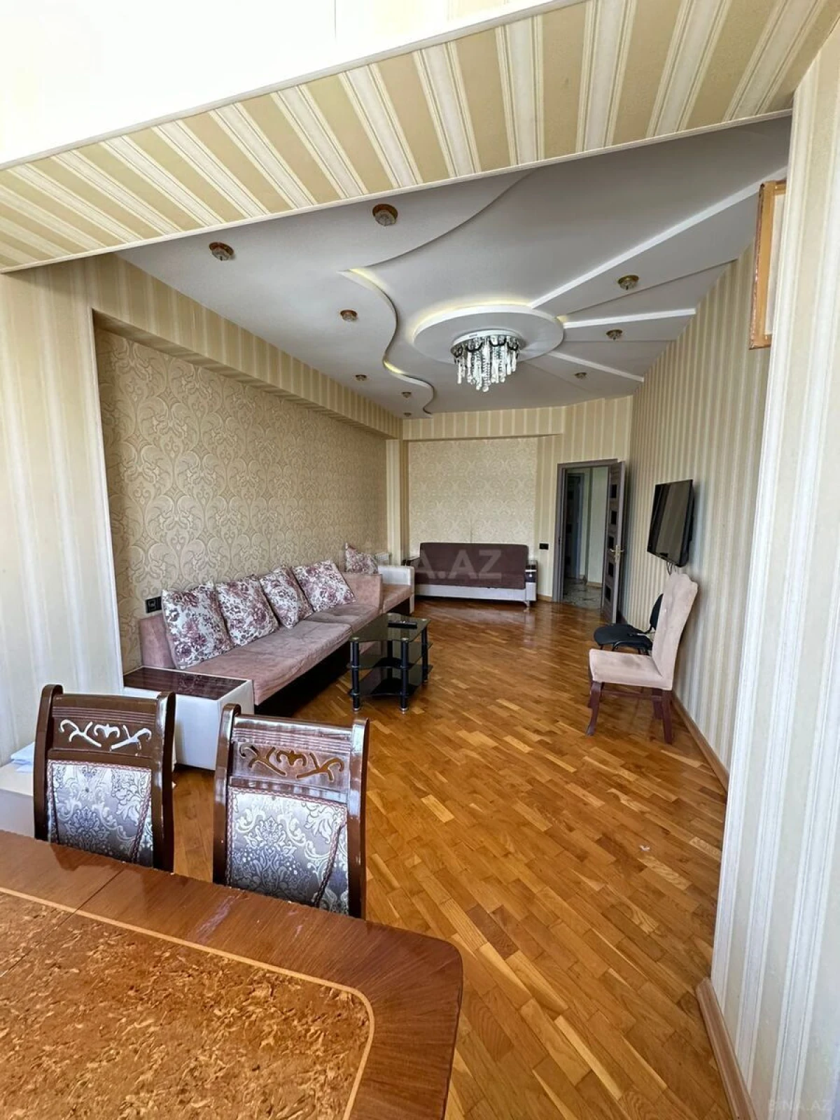 Kirayə verilir 2 otaqlı mənzil 75 m²