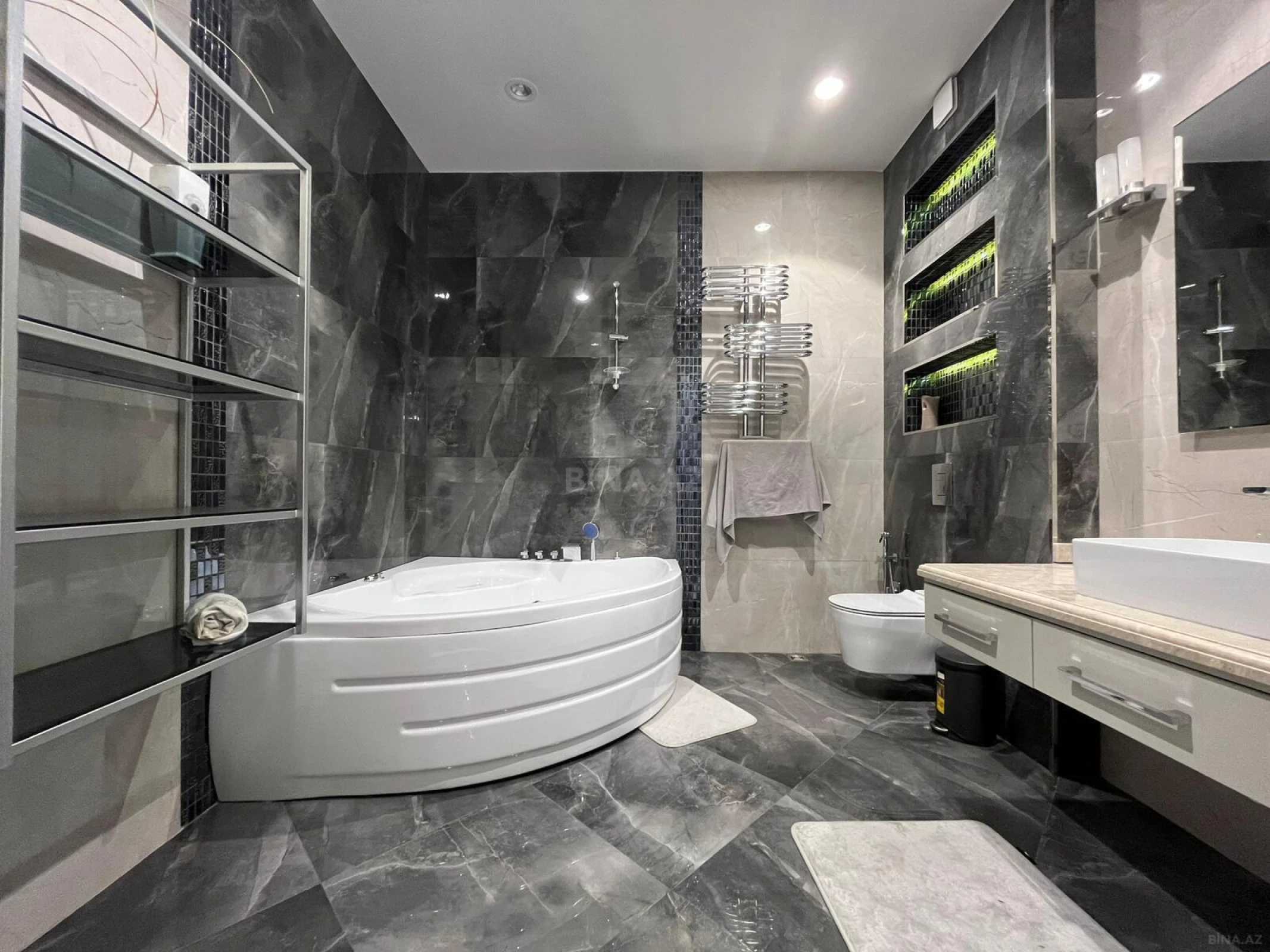 Kirayə verilir 3 otaqlı mənzil 180 m²